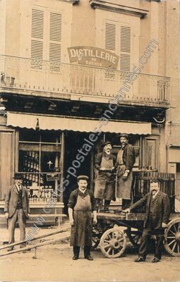 Carte postale ancienne Distillerie du Rocher — Figeac (Lot)