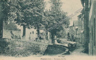 Carte postale ancienne Faubourg du Pin — Figeac (Lot)