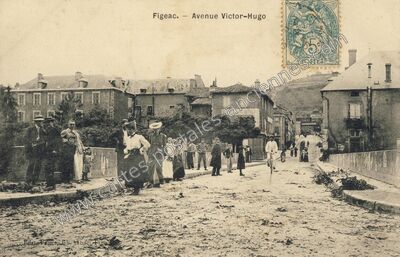 Carte postale ancienne Avenue Victor-Hugo — Figeac (Lot)
