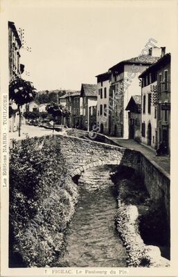 Carte postale ancienne Le Faubourg du Pin — Figeac (Lot)