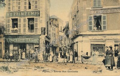 Carte postale ancienne Entrée Rue Gambetta — Figeac (Lot)