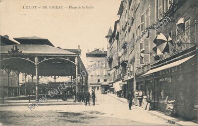 Carte postale ancienne Place de la Halle — Figeac (Lot)