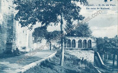 Carte postale ancienne Un coin de Ruines — Figeac (Lot)