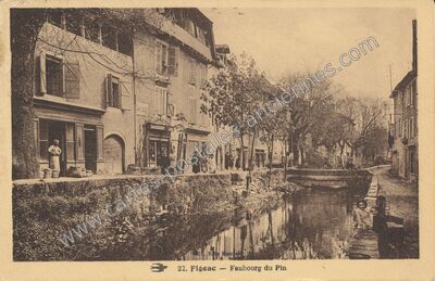 Carte postale ancienne Faubourg du Pin — Figeac (Lot)