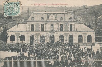 Carte postale ancienne La Gare, cour intérieure — Figeac (Lot)