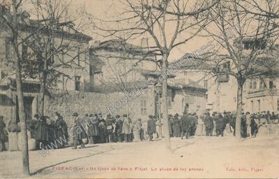 Carte postale ancienne Un tjourn de fièro o Fitjat. Lo plaço de loy prunos — Figeac (Lot)