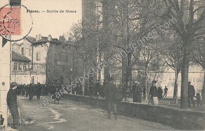 Carte postale ancienne Sortie de Messe — Figeac (Lot)