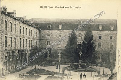 Carte postale ancienne Cour intérieure de l'Hospice — Figeac (Lot)