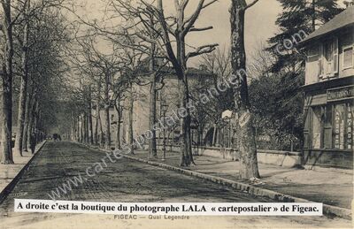 Carte postale ancienne A droite c'est la boutique du photographe LALA « cartepostalier — Figeac (Lot)