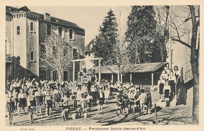 Carte postale ancienne Pensionnat Sainte Jeanne-d'Arc — Figeac (Lot)