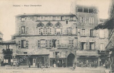 Carte postale ancienne Place Champollion — Figeac (Lot)