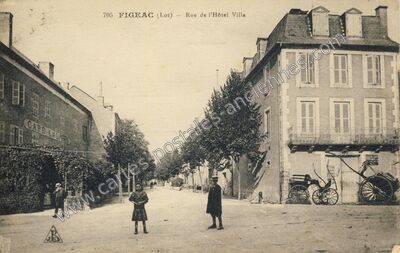 Carte postale ancienne Rue de l'Hôtel Villa — Figeac (Lot)