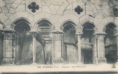 Carte postale ancienne Fenêtres - Rue Orthabadial — Figeac (Lot)