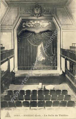 Carte postale ancienne La Salle de Théâtre — Figeac (Lot)