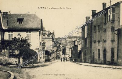 Carte postale ancienne Avenue de la Gare — Figeac (Lot)