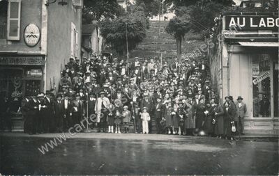 Carte postale ancienne Au Laboratoire — Figeac (Lot)