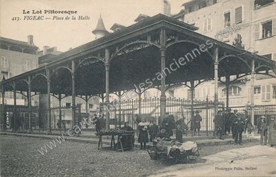 Carte postale ancienne Place de la Halle — Figeac (Lot)