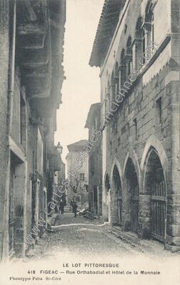 Carte postale ancienne Rue Orthabadial et Hôtel de la Monnaie — Figeac (Lot)