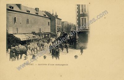 Carte postale ancienne Arrivée d'une ménagerie — Figeac (Lot)