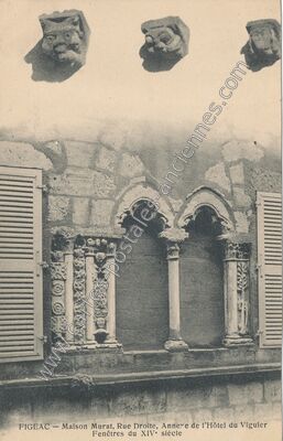 Carte postale ancienne Maison Murat, Rue Droite, Annexe de l'Hôtel du Viguier Fenêtres du XIVe siècle — Figeac (Lot)