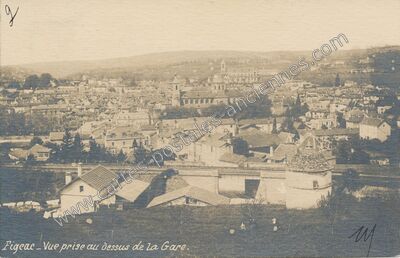 Carte postale ancienne Vue prise au dessus de la Gare — Figeac (Lot)