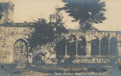 Carte postale ancienne Ancienne ouverture de l'Hotel de Ville — Figeac (Lot)
