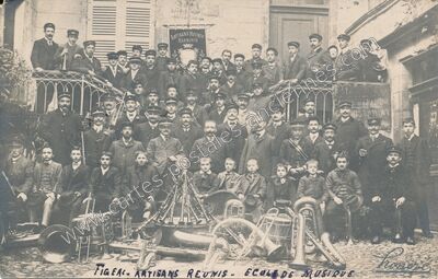 Carte postale ancienne Artisans Réunis - École de Musique — Figeac (Lot)