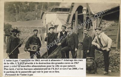 Carte postale ancienne L'usine à gaz - Personnel de l'usine à gaz — Figeac (Lot)
