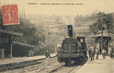 Carte postale ancienne Train en marche à la sortie du Tunnel — Figeac (Lot)