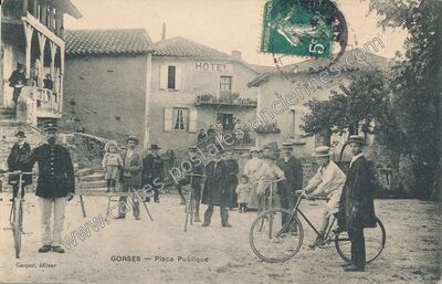 Carte postale ancienne Place Publique — Gorses (Lot)