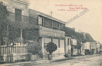 Carte postale ancienne Grand Café Glacier — Lacapelle-Marival (Lot)