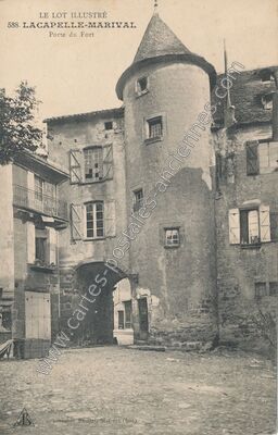 Carte postale ancienne Porte du Fort — Lacapelle-Marival (Lot)