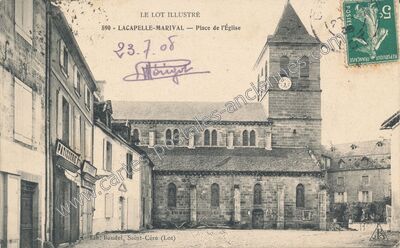 Carte postale ancienne Place de l'Église — Lacapelle-Marival (Lot)