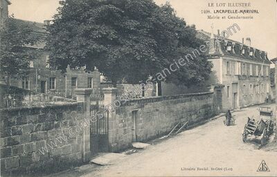 Carte postale ancienne Mairie et Gendarmerie — Lacapelle-Marival (Lot)
