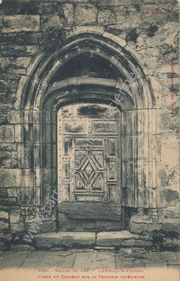 Carte postale ancienne Porte du Château sur la Terrasse Inférieure — Larroque-Toirac (Lot)