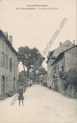 Carte postale ancienne Avenne de St-Céré — Latronquière (Lot)