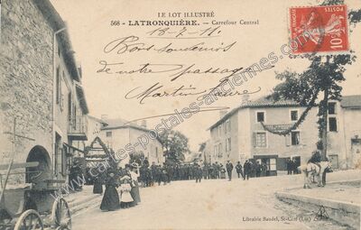 Carte postale ancienne Carrefour Central — Latronquière (Lot)