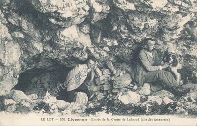 Carte postale ancienne Entrée de la Grotte de Lafinaud (dite des Amoureux) — Livernon (Lot)