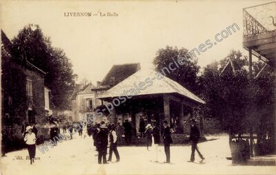 Carte postale ancienne La Halle — Livernon (Lot)