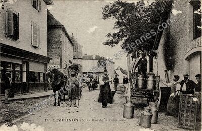 Carte postale ancienne Rue de la Fromagerie — Livernon (Lot)