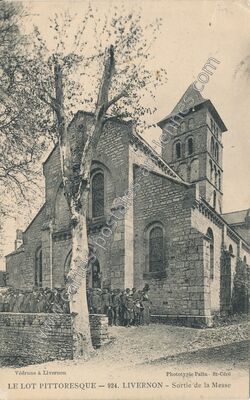 Carte postale ancienne Sortie de la Messe — Livernon (Lot)