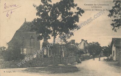 Carte postale ancienne Causse de Livernon, Carrefour de l'Avenue de Figeac — Livernon (Lot)
