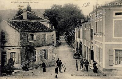 Carte postale ancienne Avenue de Cahors — Luzech (Lot)
