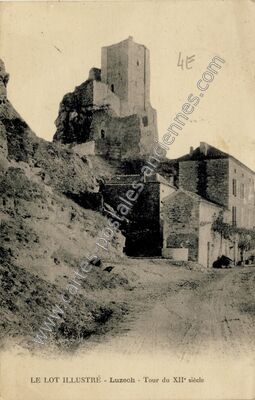 Carte postale ancienne Tour du XIIe siècle — Luzech (Lot)
