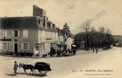 Carte postale ancienne Place Gambetta — Martel (Lot)