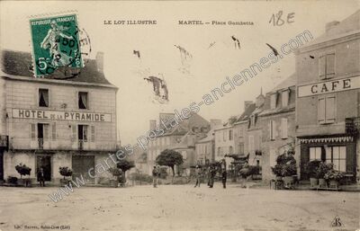 Carte postale ancienne Place Gambetta — Martel (Lot)