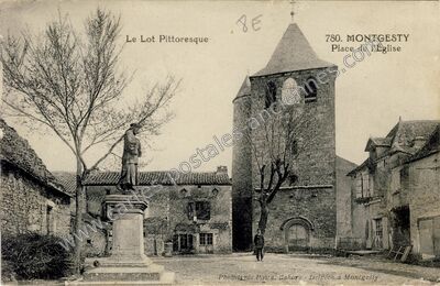 Carte postale ancienne Place de l'Église — Montgesty (Lot)
