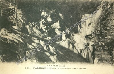 Carte postale ancienne Dans la Salle du Grand Dôme — Padirac (Lot)