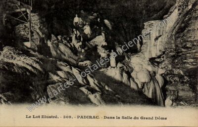 Carte postale ancienne Dans la Salle du Grand Dôme — Padirac (Lot)