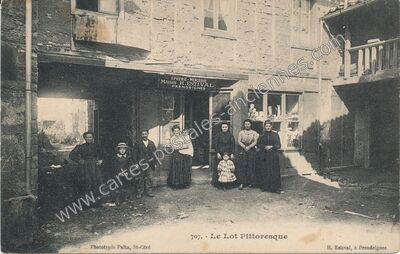 Carte postale ancienne Épicerie-Mercerie Maison H. Estival — Prendeignes (Lot)